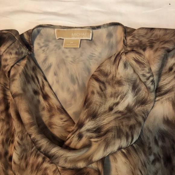 Classy, Silky, Michael Kors Leopard print blouse - Picture 2 of 4